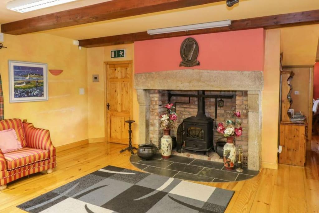 An Maide Ban, Cootehill Villa Bagian luar foto