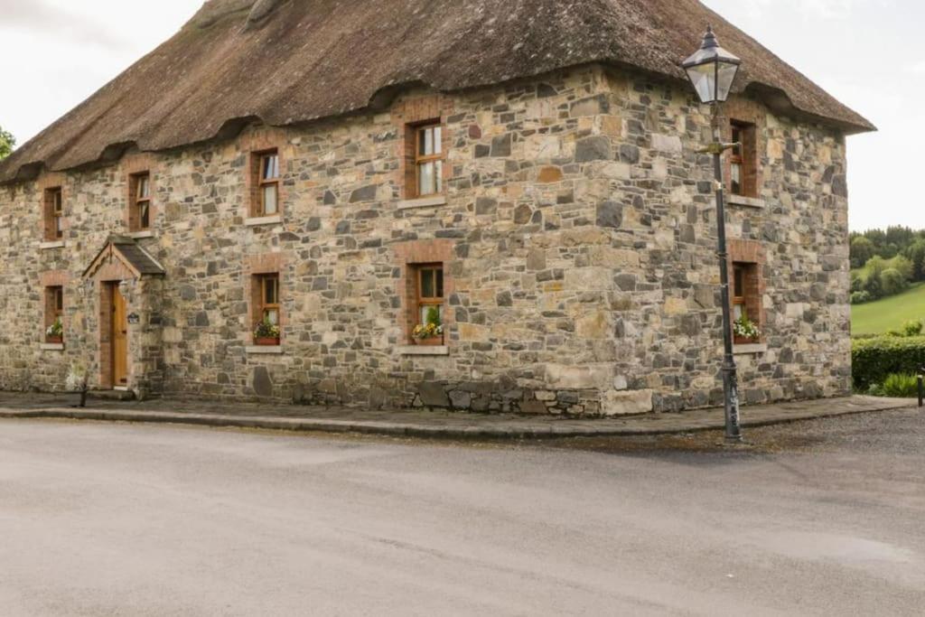An Maide Ban, Cootehill Villa Bagian luar foto