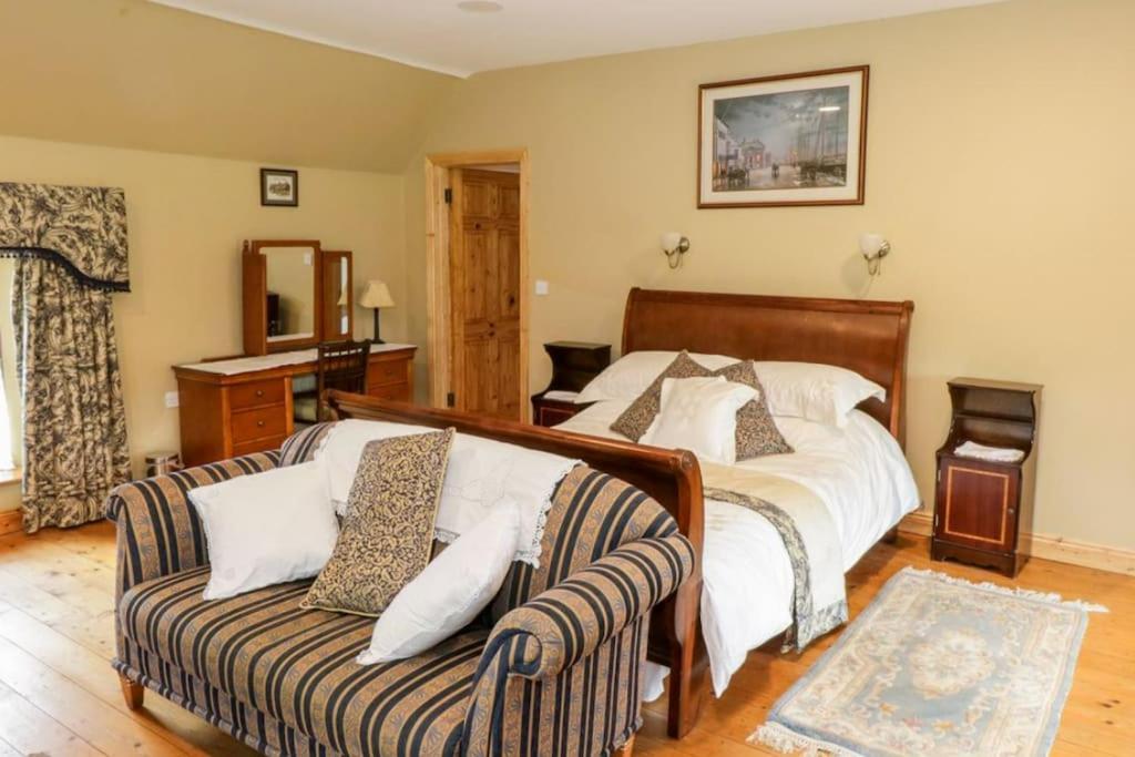 An Maide Ban, Cootehill Villa Bagian luar foto